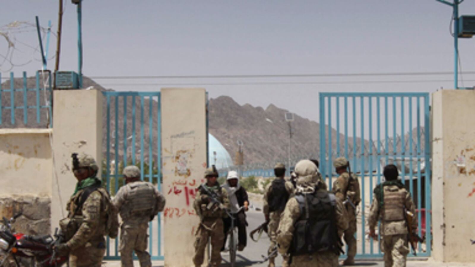 cheats/2011/06/04/four-nato-soldiers-killed-in-afghan-bomb/afghanistan-bombing-64_mqhzkv