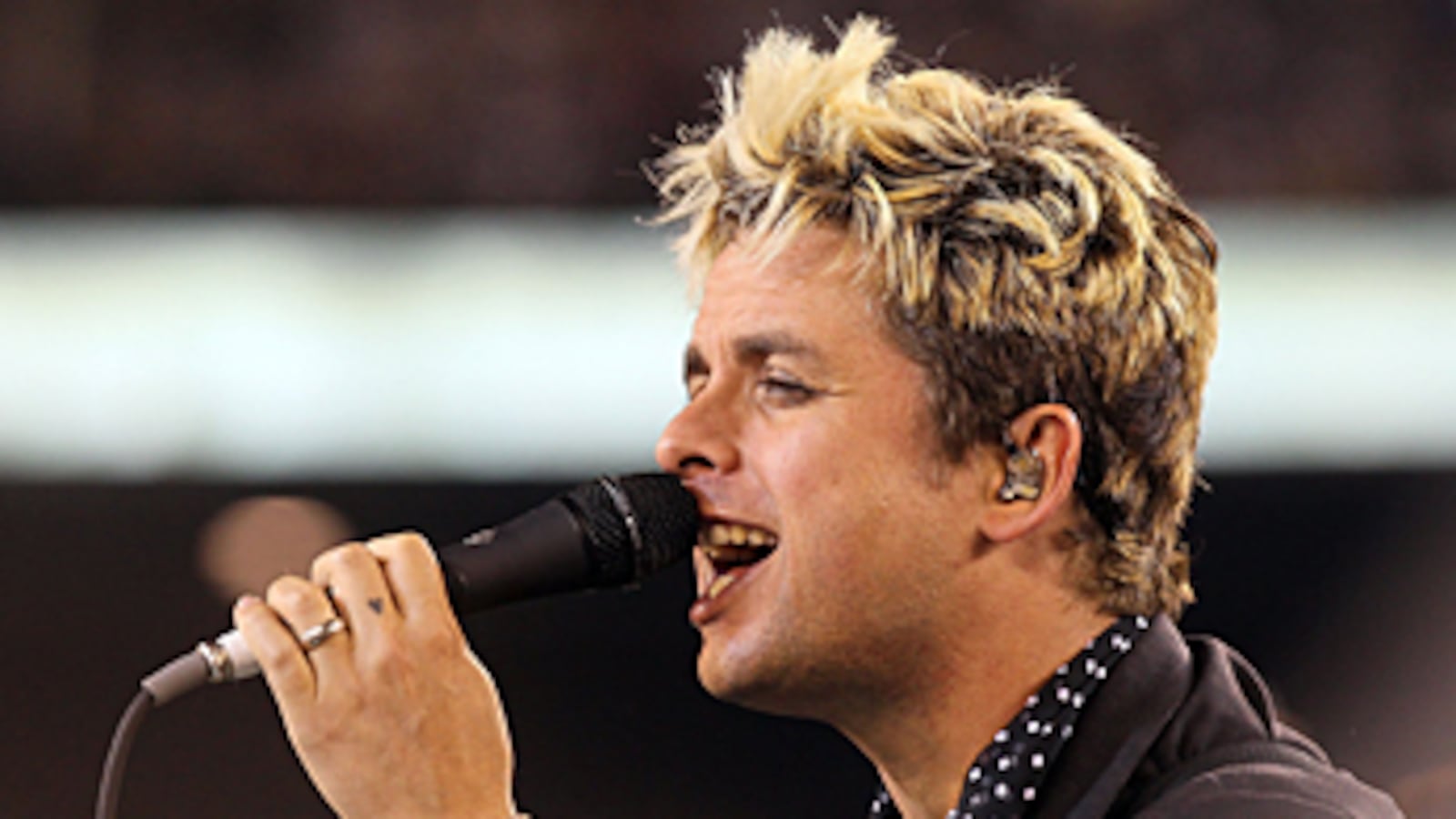 cheats/2010/09/26/green-day-lead-joins-lsquoamerican-idiotrsquo/billie-joe-armstrong_vql20f