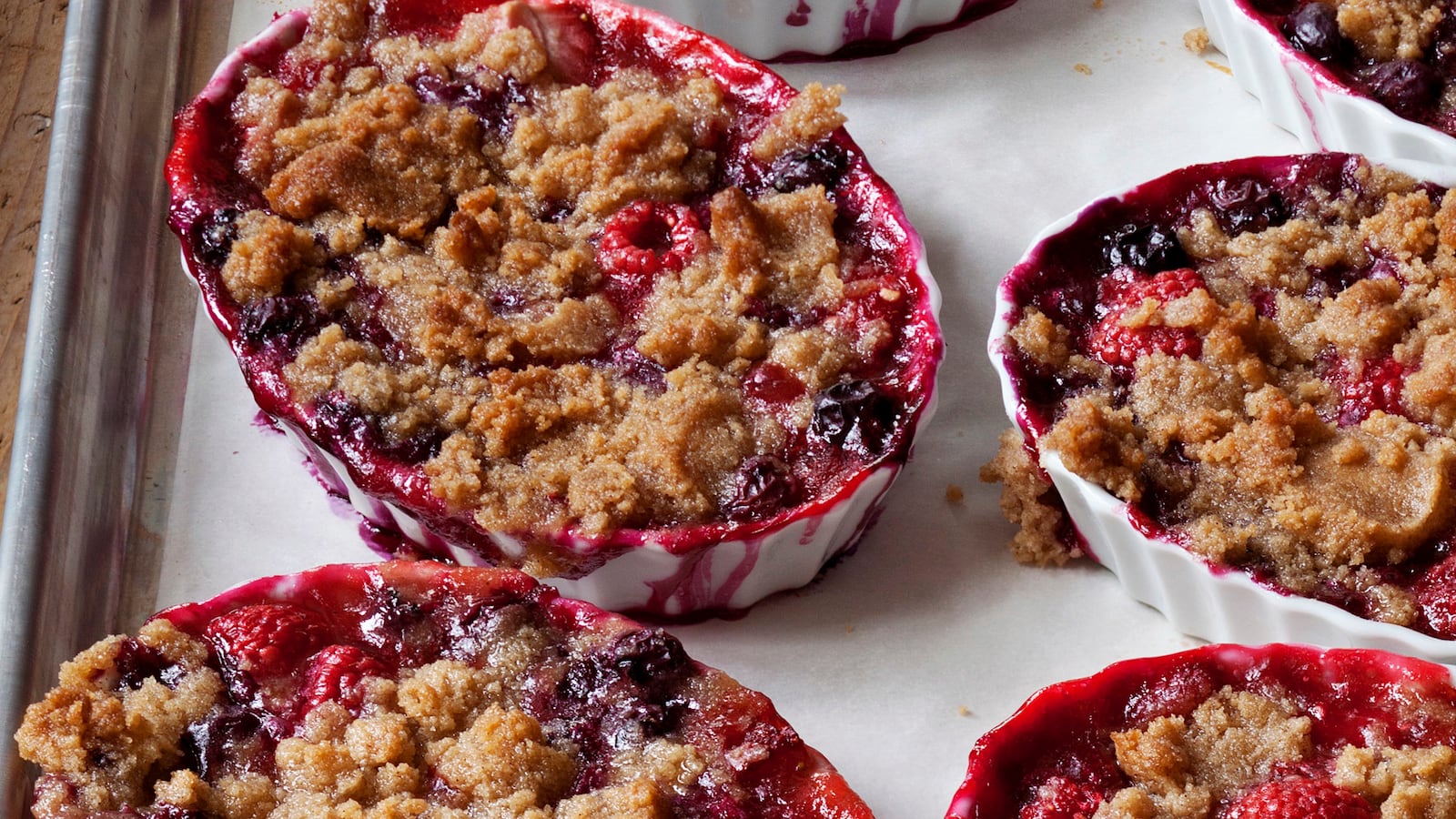 articles/2014/11/30/the-barefoot-contessa-knows-how-to-make-us-crumble/141130-garten-recipe-crumble-tease_i3mvl8