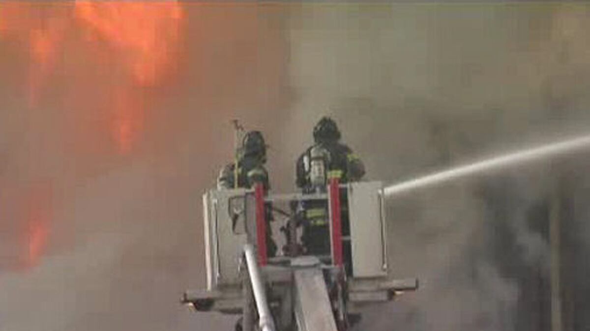 cheats/2011/06/19/fire-erupts-at-former-nj-chemical-plant/new-jersey-camden-fire-cheat_nvdy3l