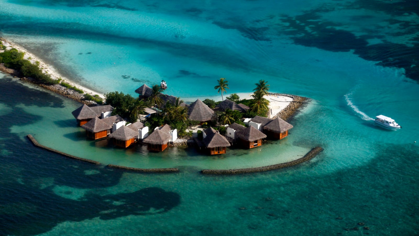 articles/2014/01/28/afar-launches-new-travel-awards/140128-maldives-cheat_wpcnr8