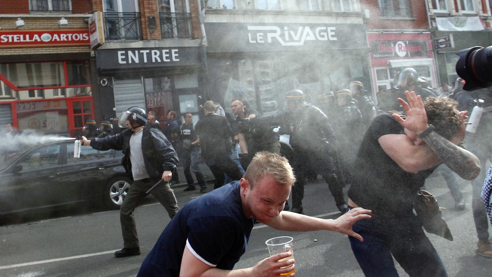 articles/2016/06/15/the-kremlin-backs-brawling-soccer-hooligans-in-france/160615-nemetsova-russia-soccer-tease_smpesl