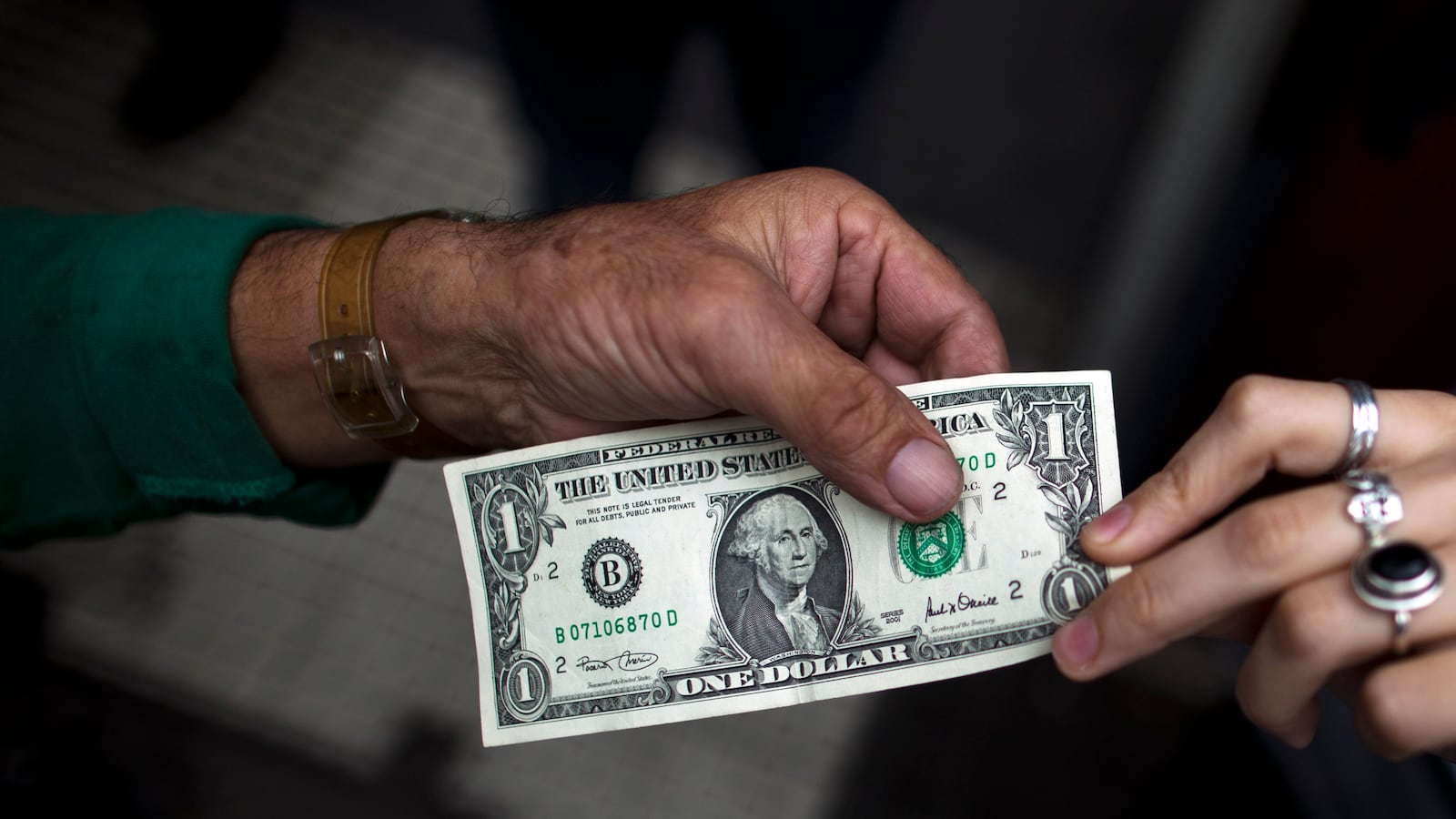 articles/2013/04/04/bitcoin-purchasers-should-just-keep-their-dollars-instead/130404-Gross-WTF-Bitcoin-tease_qpmb1g