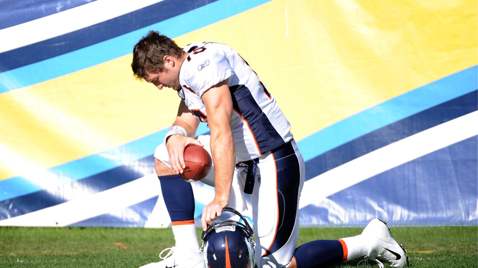cheats/2011/12/16/students-suspended-for-tebowing/tebowing-cheat_udrp3o