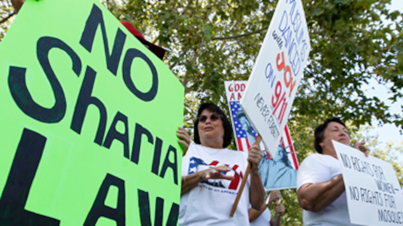 articles/2010/10/12/sharron-angle-and-the-anti-muslim-scare-about-sharia-law-in-america/aslan-sharia_132899_zvw9vw