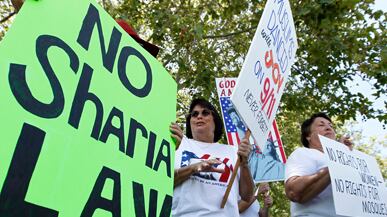 articles/2010/10/12/sharron-angle-and-the-anti-muslim-scare-about-sharia-law-in-america/aslan-sharia_132899_zvw9vw