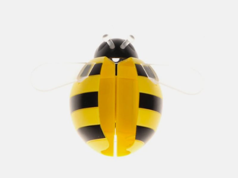 articles/2014/11/29/the-daily-beast-s-2014-holiday-gift-guide-for-the-blue-ivy-in-your-life/141121-ivy-toothbrush-holder_ejmvfs