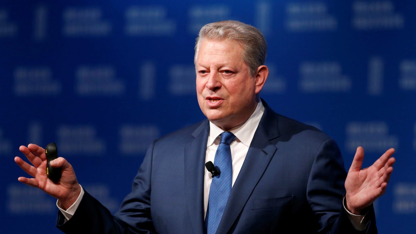 cheats/2016/12/05/ivanka-trump-meeting-with-al-gore-to-talk-climate/161205-Al-Gore-Ivanka-cheat_wes9ox