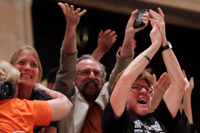 galleries/2011/06/25/new-york-approves-gay-marriage/gay-marriage-approved-new-york-3_zcyinm