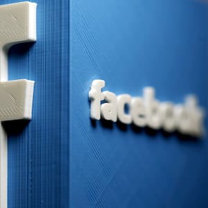 2021-03-04T122749Z_747698816_RC2C4M9NK1QV_RTRMADP_3_FACEBOOK-THAILAND_mnhuof