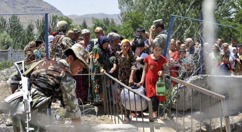 galleries/2010/06/19/kyrgyzstan-unrest/goltz-kyrgyzstan-13_pd4mcf