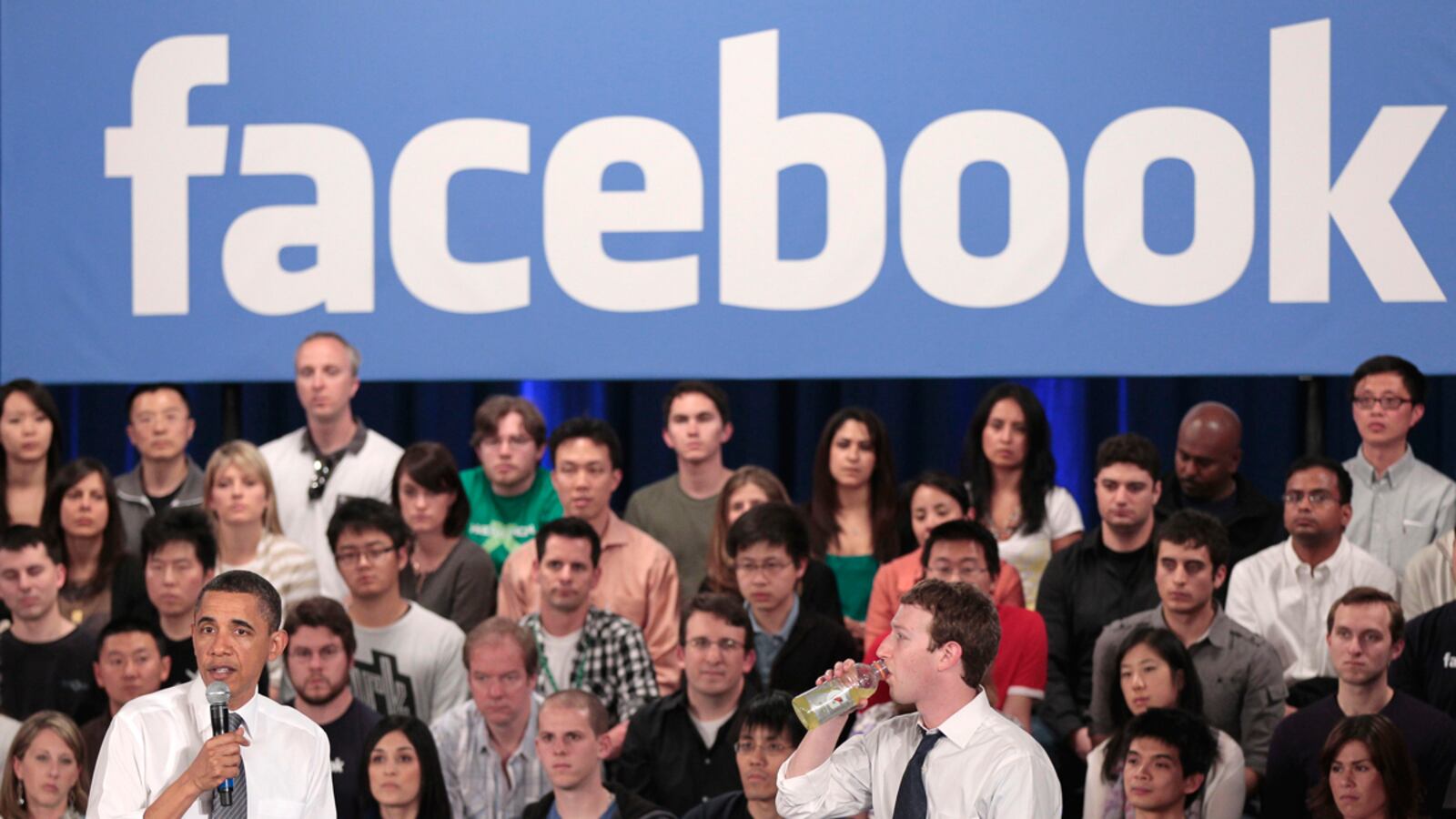 articles/2012/10/10/why-the-obama-administration-resembles-facebook/obama-facebook-campaign-gross_i6od2a