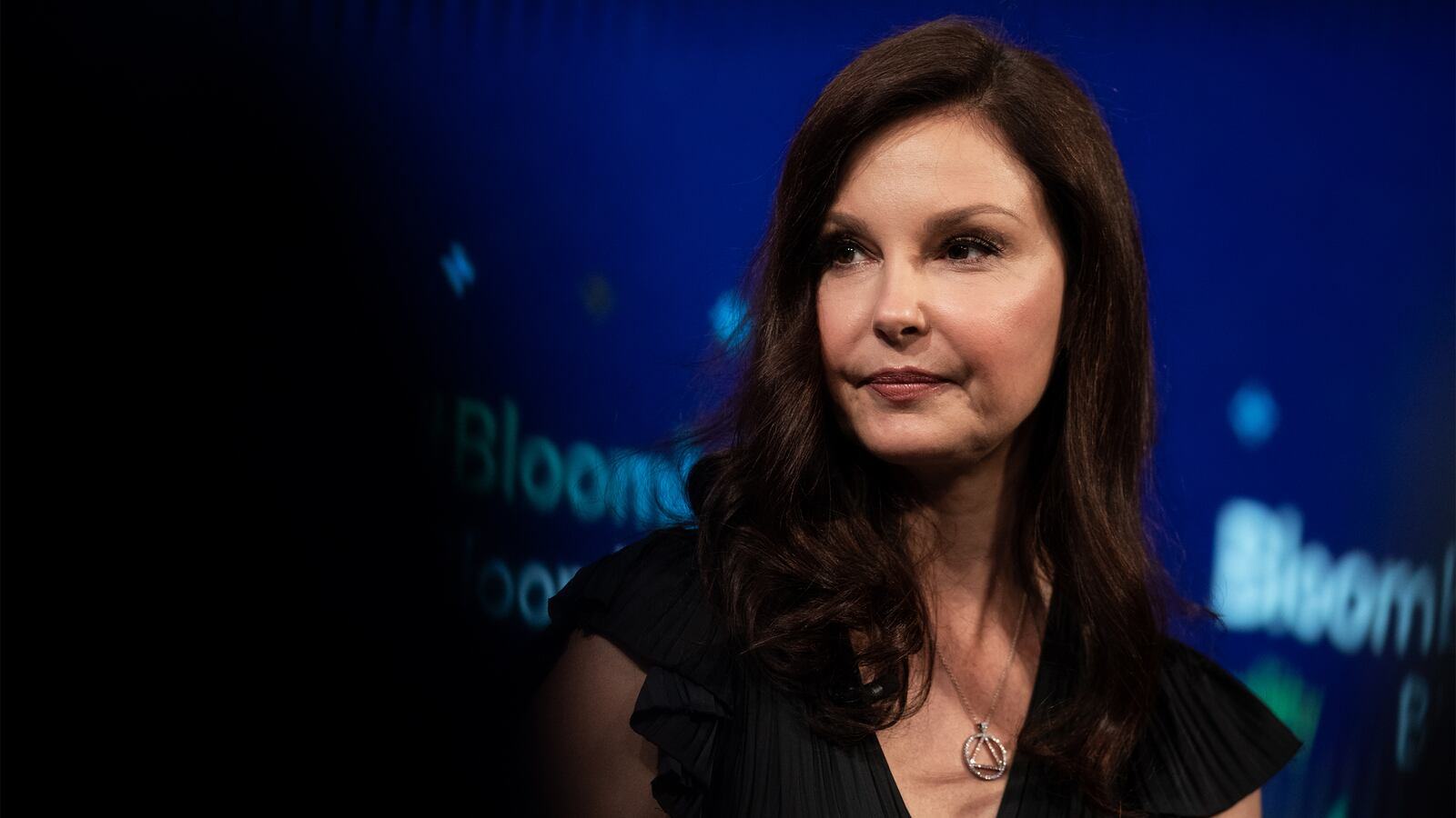 a190109-shallawani-judd-tease_nhjqnn