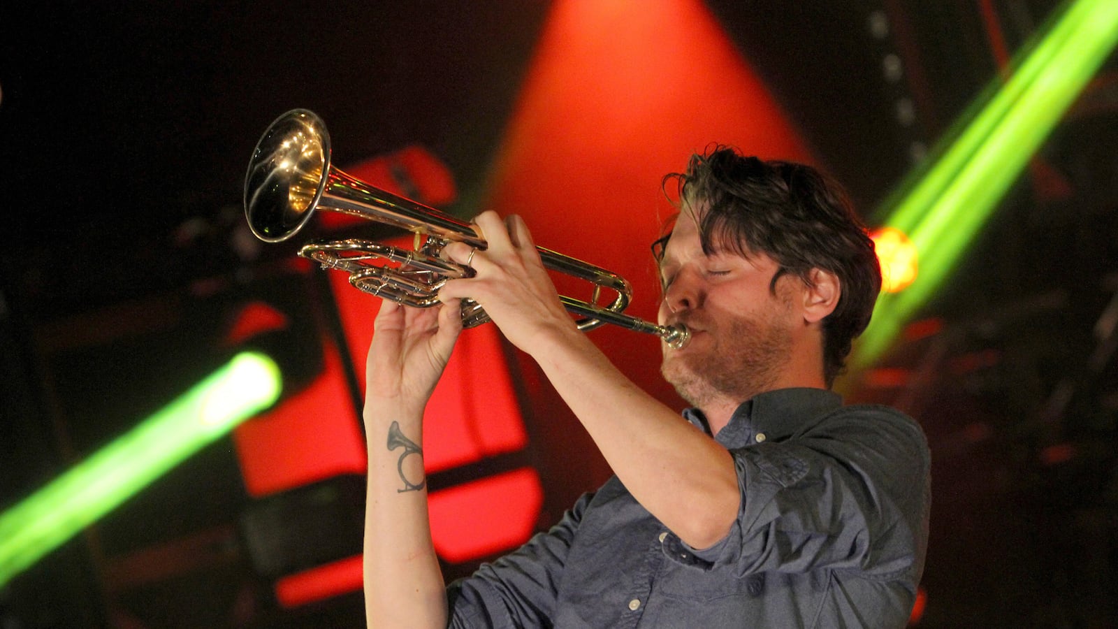 articles/2015/10/12/the-great-instrumentalist-returns-inside-the-fantastical-obsessive-mind-of-beirut-s-zach-condon/150921-stern-condon-tease_novyg8