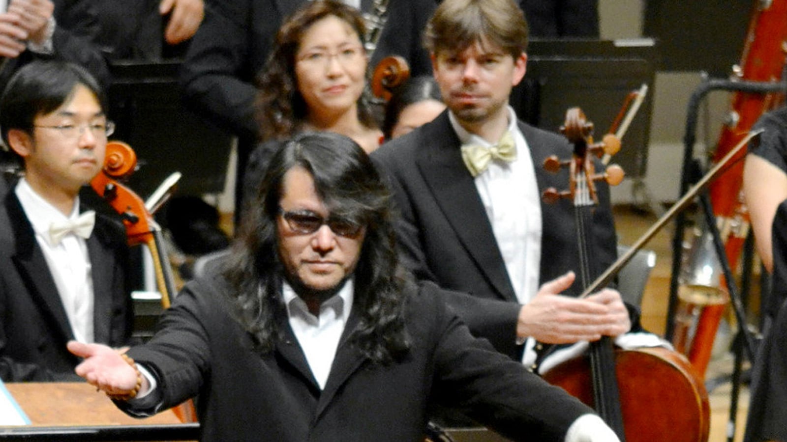 articles/2014/02/12/japan-s-beloved-deaf-composer-is-neither-deaf-nor-a-composer/140212-so-beethoven-tease_ru574i