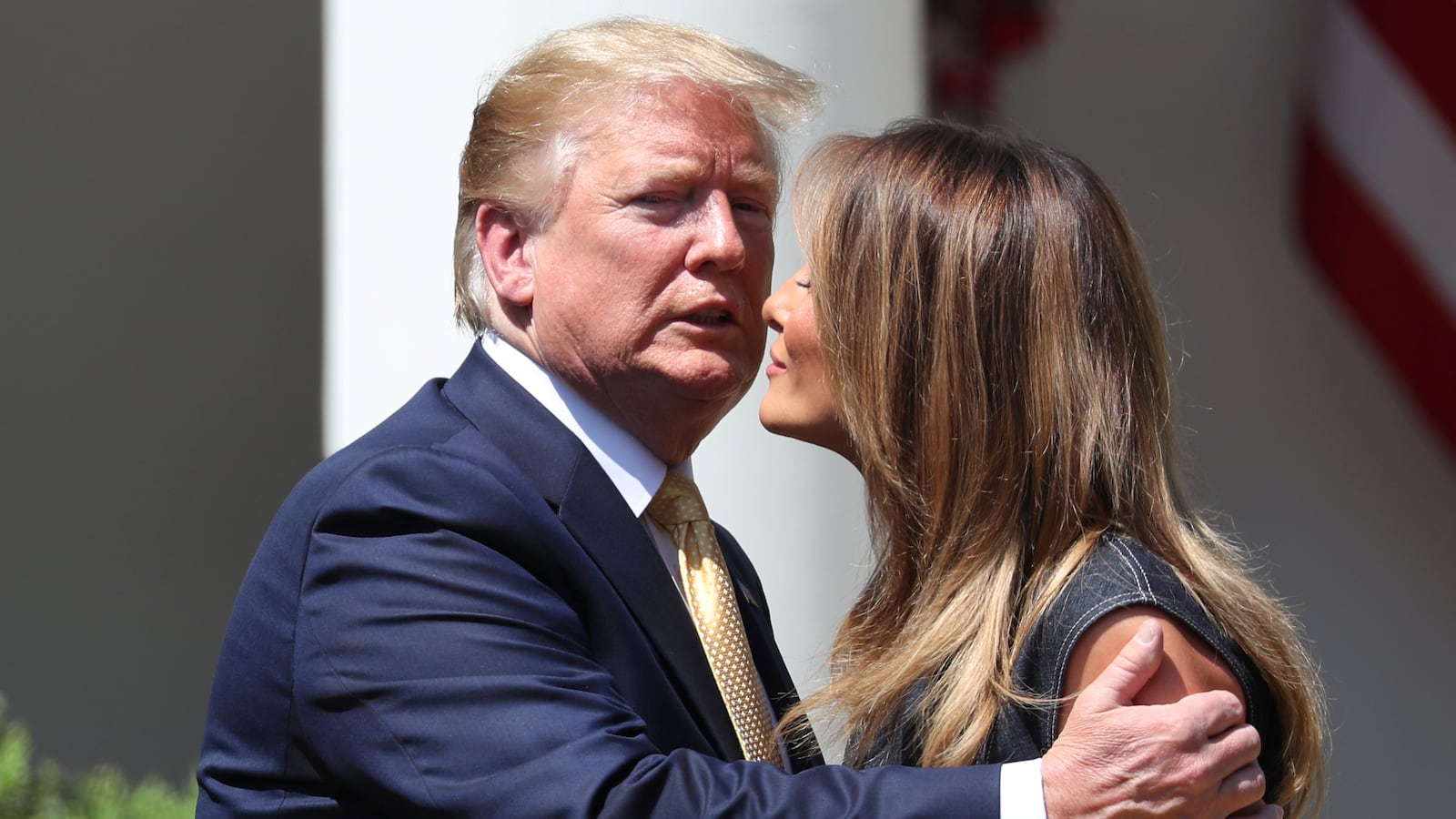 2019-05-07T155430Z_1643538873_RC16AEAAE970_RTRMADP_3_USA-TRUMP-MELANIA_aahlco