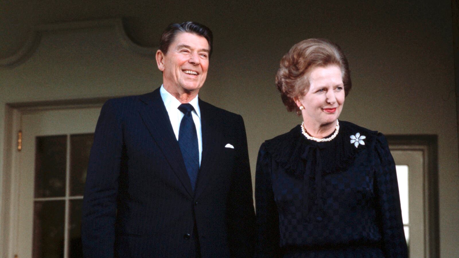 articles/2014/04/30/british-officials-portrayed-reagan-as-a-bozo/140430-reagan-bozo-hines-tease_unxuxa