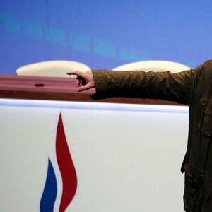 180310-bannon-racist-label-honor-cheat_gcetxj