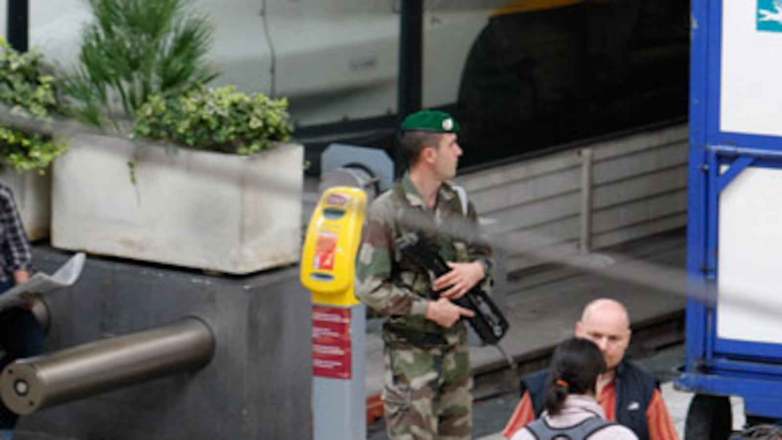 articles/2010/10/04/travel-like-a-counter-terrorist/streib-terrorism_131421_akrtmz