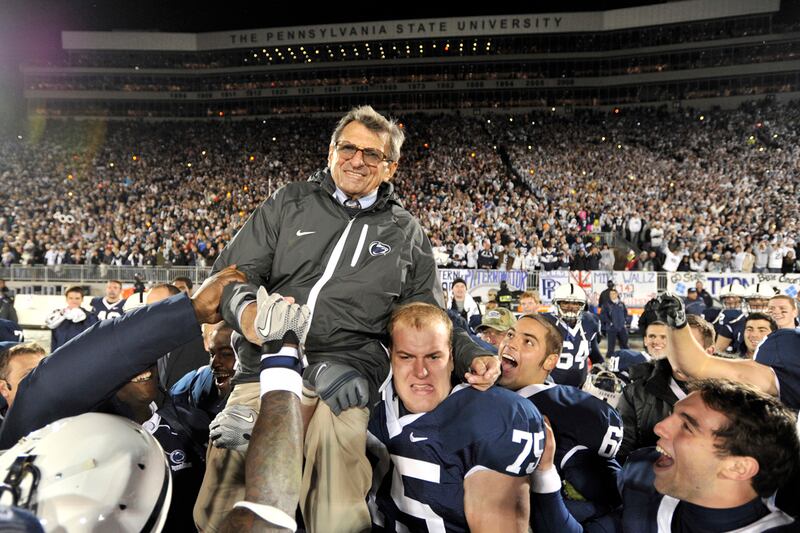 galleries/2011/11/10/penn-state-s-jerry-sandusky-scandal-who-s-who-photos/joe-paterno-upenn-scandal_bfbjej