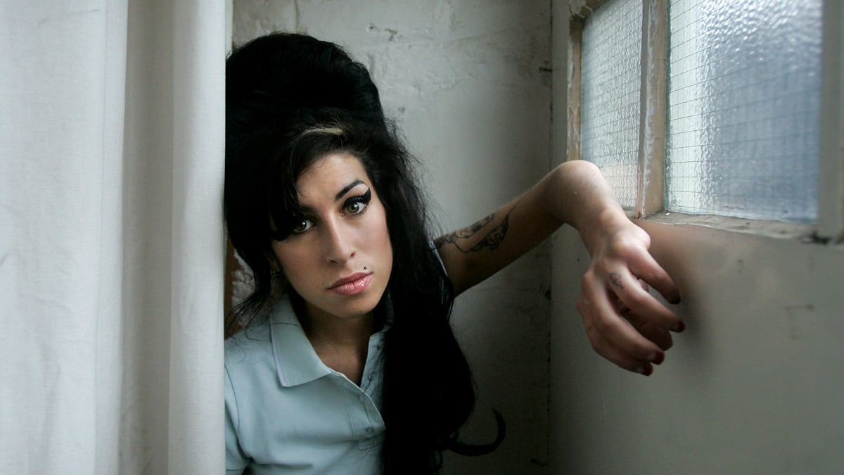 articles/2011/07/23/amy-winehouse-found-dead-obituary/amy-winehouse-dead_snu6eh