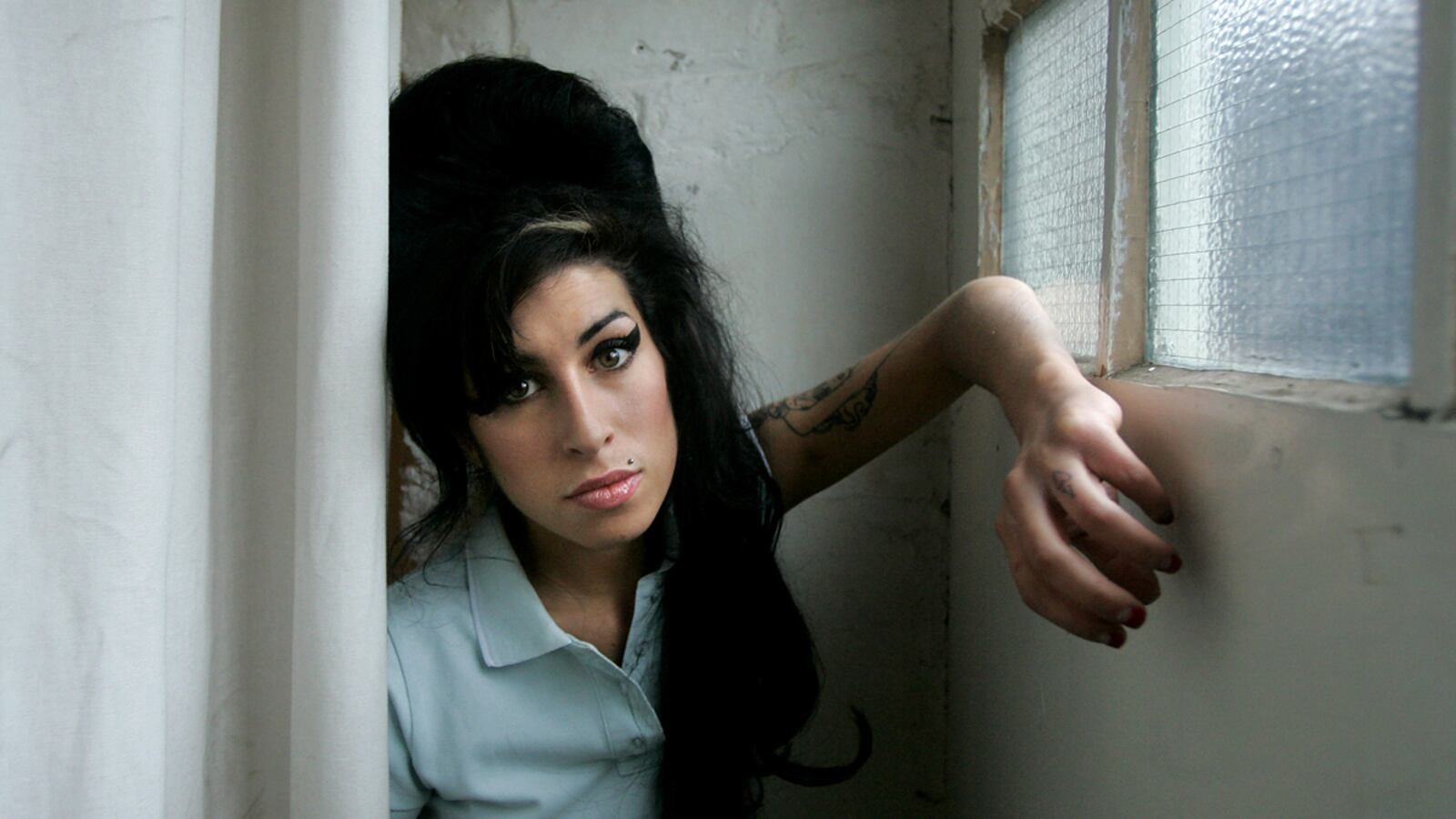 articles/2011/07/23/amy-winehouse-found-dead-obituary/amy-winehouse-dead_snu6eh