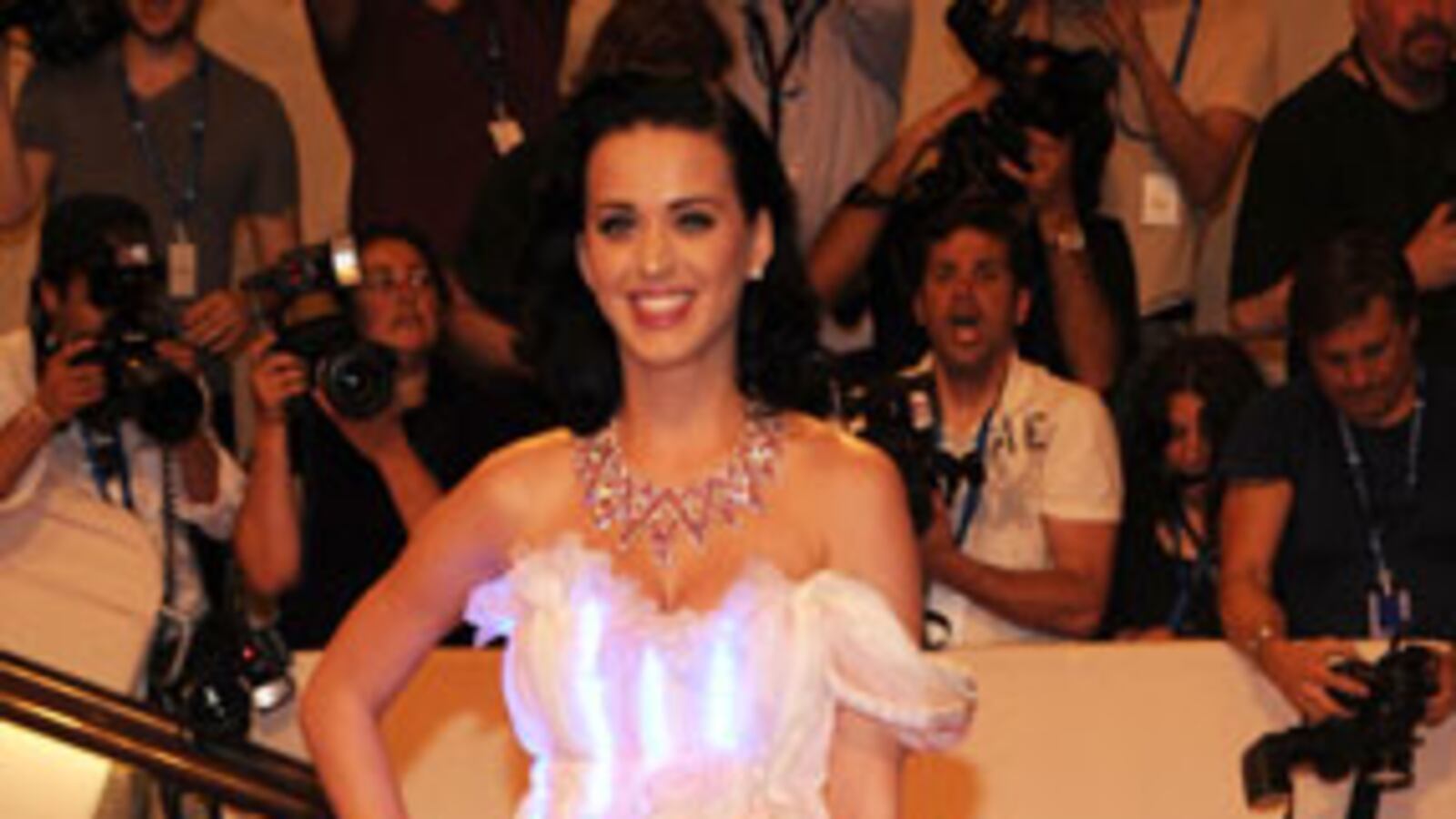 cheats/2010/05/04/met-costume-institute-gala/met-costume-gala---katy-perry_smhb7u