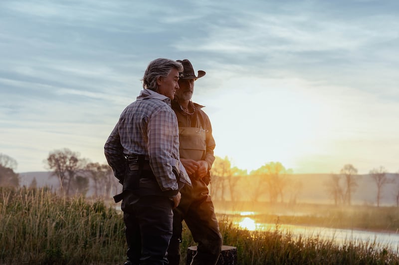 (L-R) Kurt Russell as Preston Clyburn and Matthew Fox as Paul Clyburn.