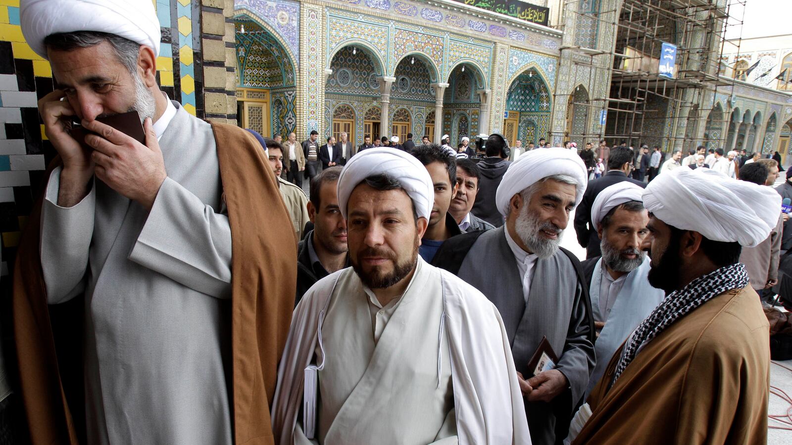 cheats/2012/07/13/iran-awash-in-apple-products/iran-apple-products-cheat_q5cnvp