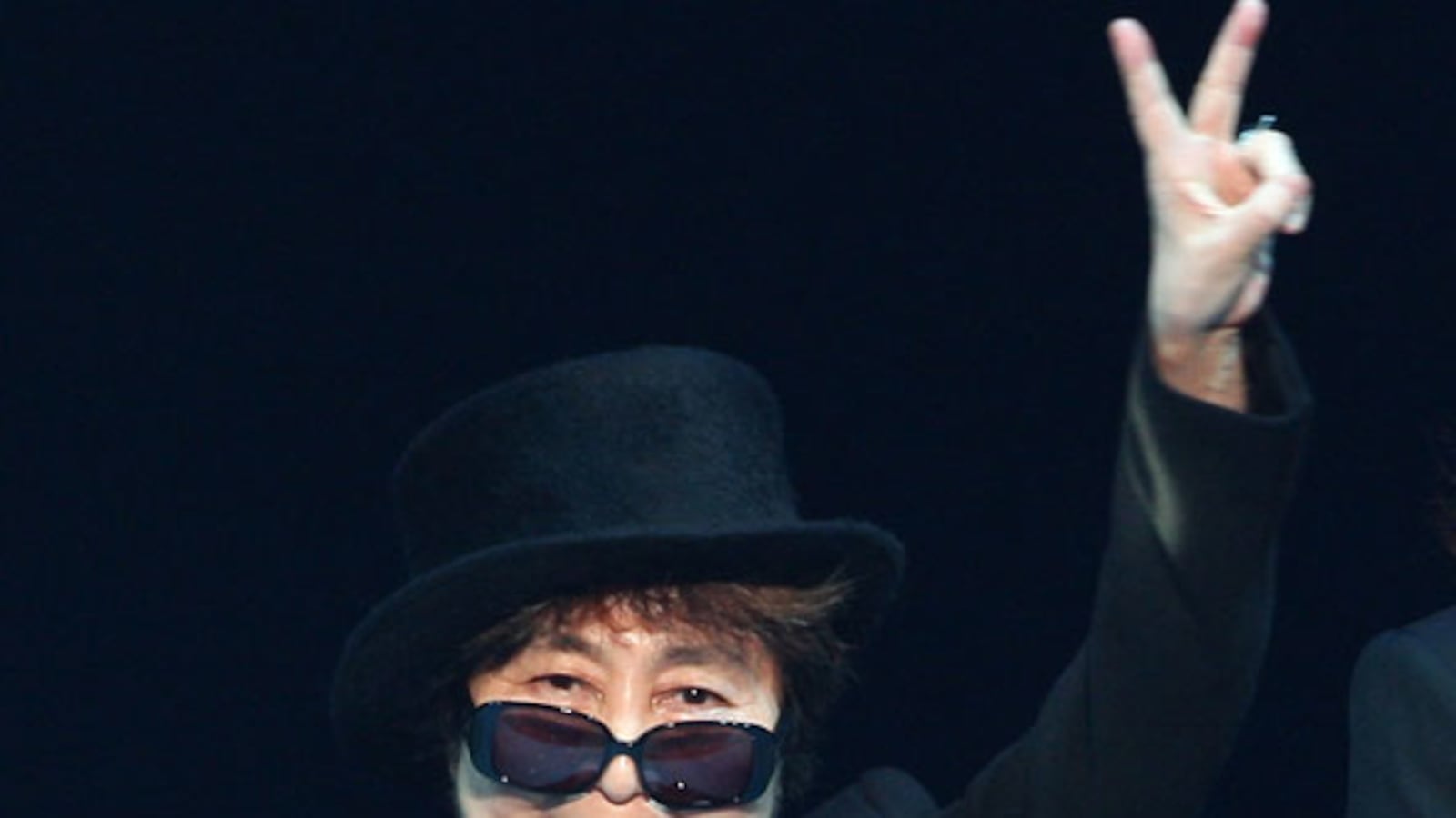 cheats/2010/01/07/yoko-ono-to-write-beatles-books/sx-top---cheat-sheet-ono_l5mzj3