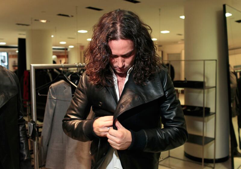galleries/2009/07/29/shopping-with-constantine-maroulis/shopping-with-constantine-maroulis-1_csopcc