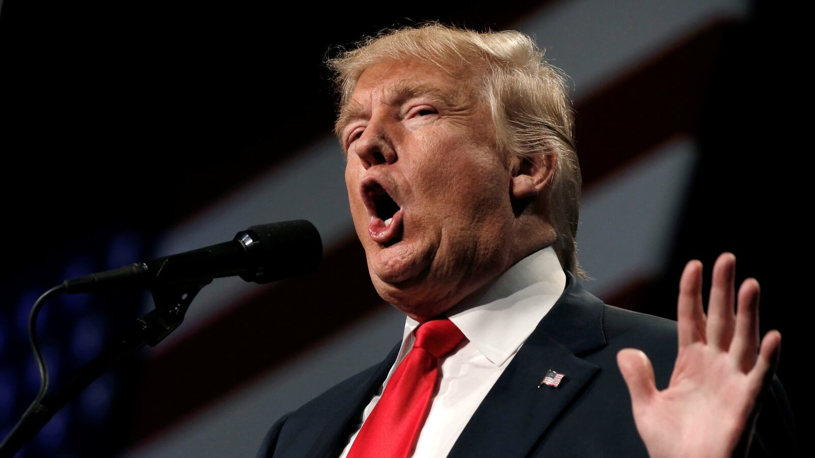 cheats/2016/10/08/ex-trump-policy-chief-renounces-him/161008-trump-former-adviser-out-cheat_qpveej