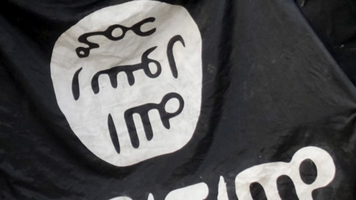 cheats/2016/09/28/5-arrested-in-suspected-european-isis-cell/160928-isis-arrests-flag-cheat_i1vosv