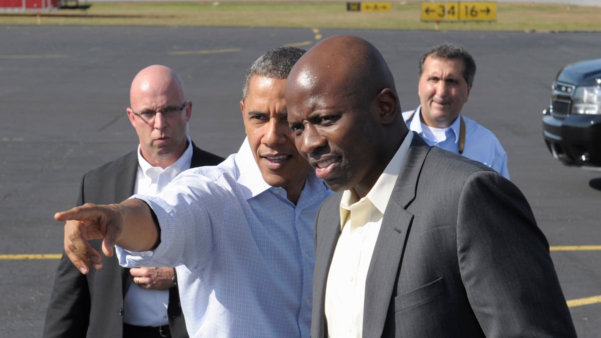 cheats/2011/11/10/obama-body-man-to-leave/obama-reggie-love-personal-assistant-leaving-cs_dqxwej