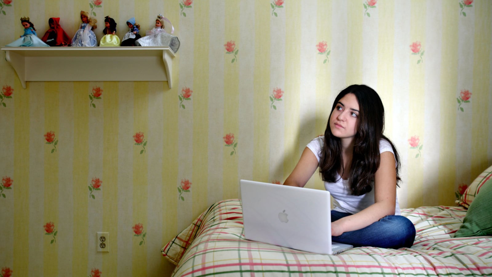 articles/2012/03/02/championing-teenage-feminism-one-blog-post-at-a-time/fbomb-julie-zeilinger-yarrow-tease_bod1l3