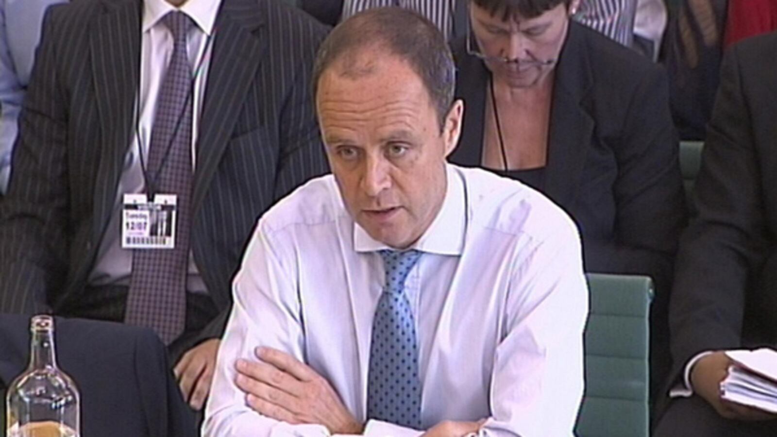 articles/2011/07/12/news-of-the-world-hacking-scandal-british-police-questioned/john-yates-hacking-giglio_e9giuo