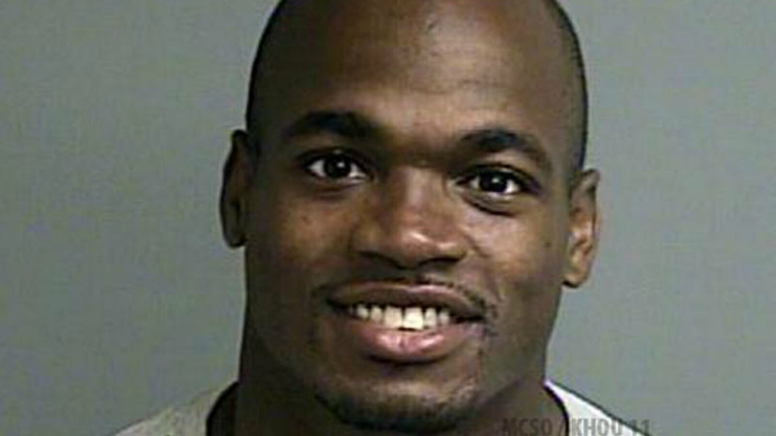 cheats/2014/09/13/adrian-peterson-turns-himself-in/140913-peterson-cheat_sfimp4