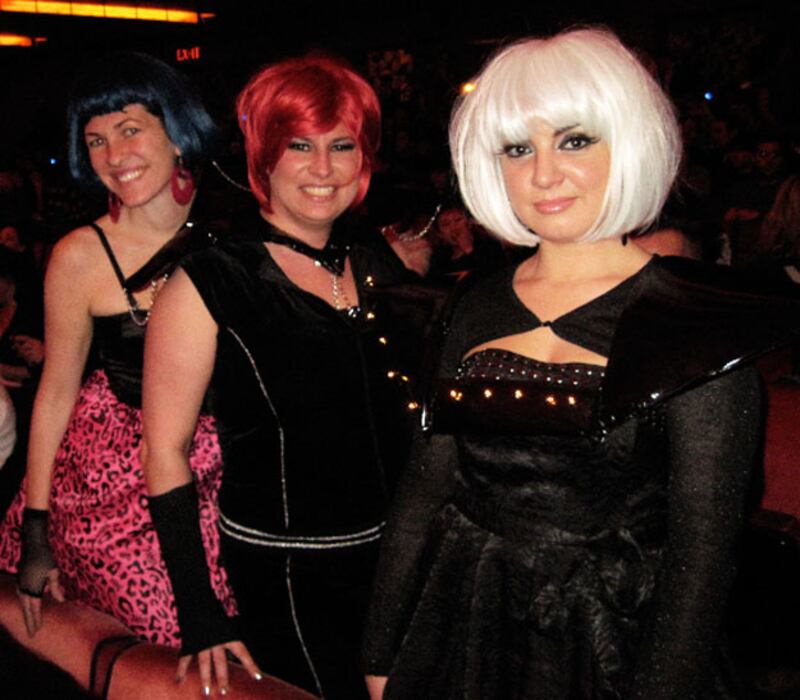 galleries/2010/01/21/lady-gaga-fans-at-radio-city/gaga-fans---4_psdmri