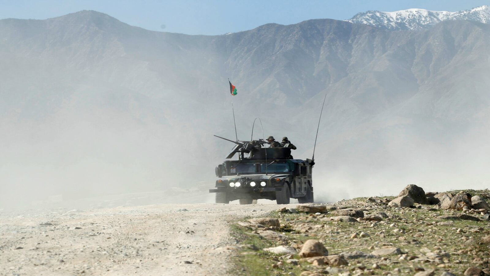 170610-afghan-soldiers-u.s.-forces-cheat_ihazhc