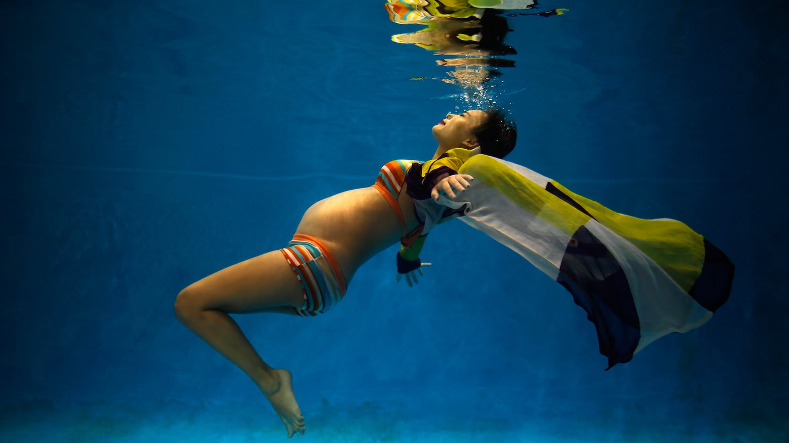 articles/2014/12/12/are-water-births-toxic-to-babies/141211-zadrozny-water-birth-tease_prnzkr