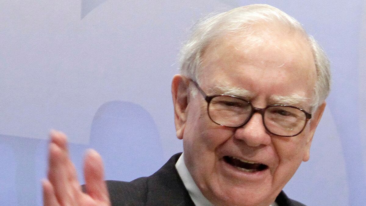 cheats/2011/10/13/warren-buffett-reveals-his-income/warren-buffett-income-2010-cheat_vltiox