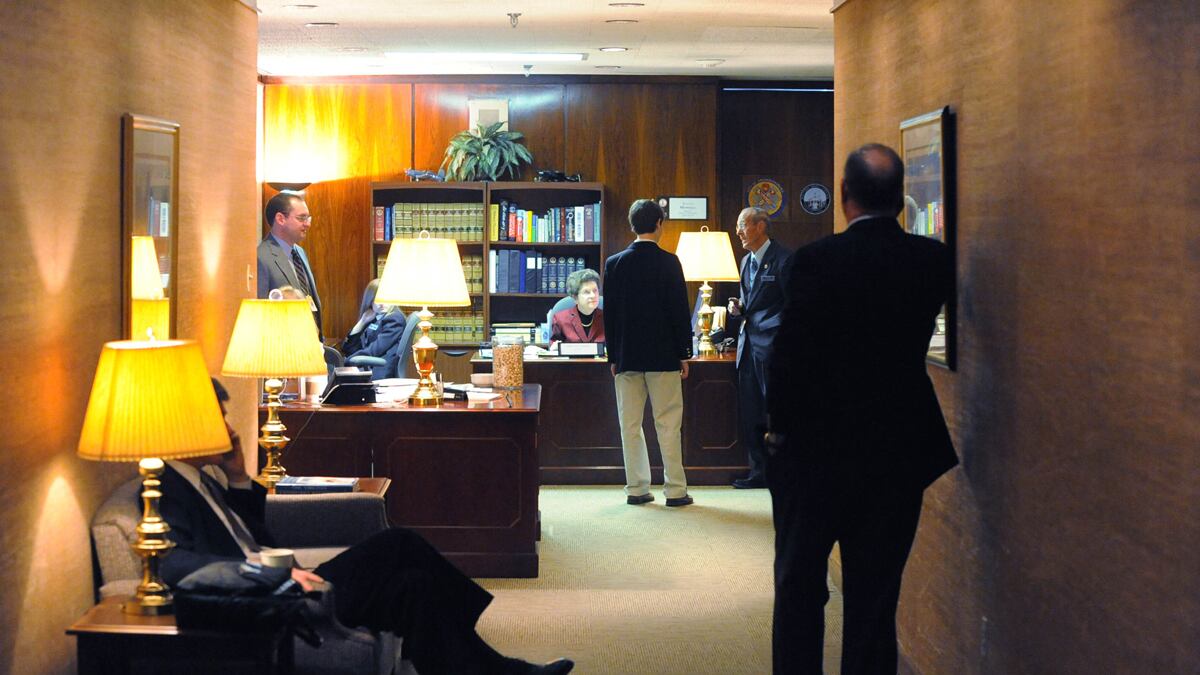 articles/2011/08/04/debt-deal-lobbyists-flood-congressional-super-committee/super-committee-murphy_wpfswk