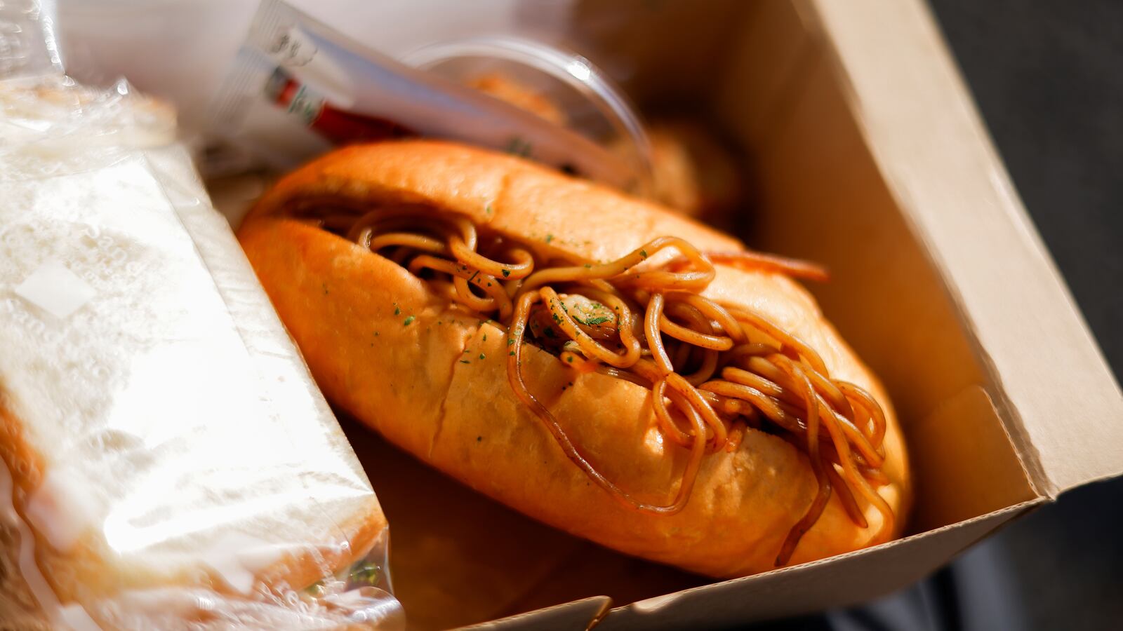 2021-07-23T004942Z_1452190303_RC2XPO9YNTOB_RTRMADP_3_OLYMPICS-2020-SIDELINES_jf8oa8