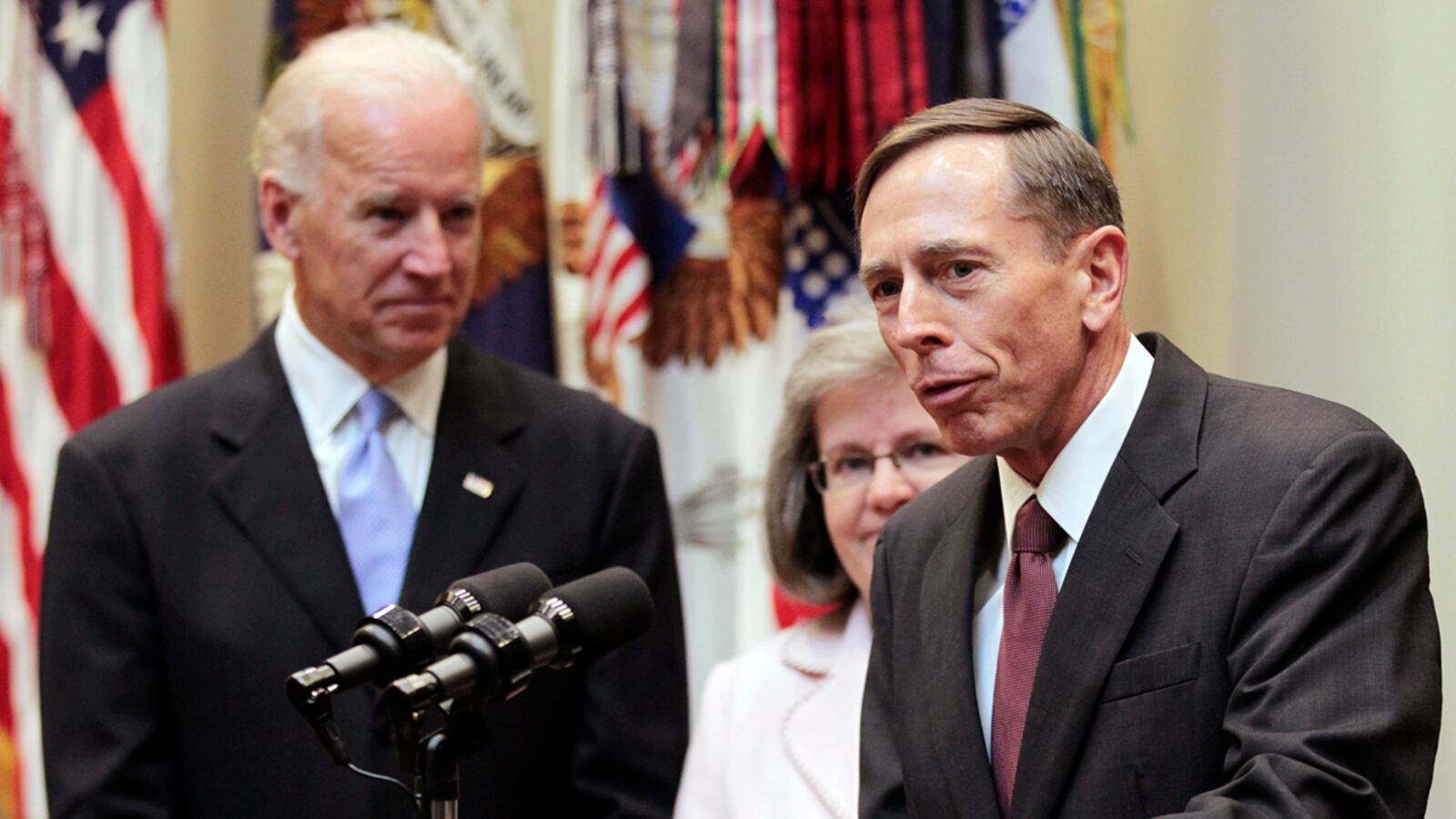 cheats/2011/09/06/petraeus-sworn-in-as-cia-chief/petraeus-cia-cs_dxgosa