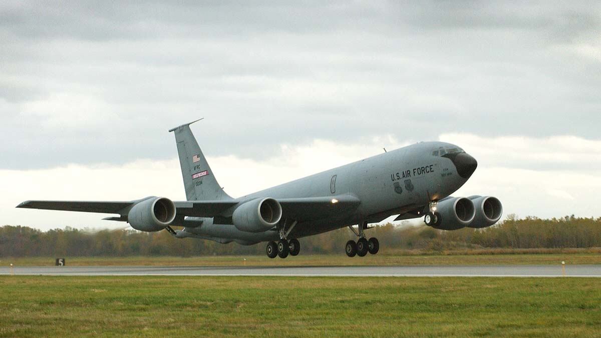 cheats/2011/08/21/stuntman-dies-at-michigan-airshow/airshow-death-cs_g6uhoj