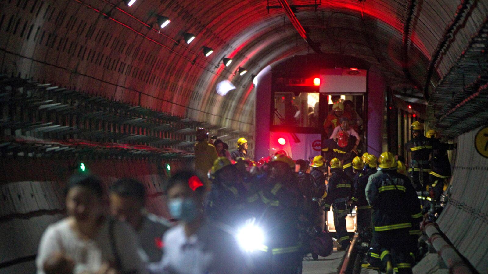 cheats/2011/09/27/shanghai-subway-crash-injures-200/train-crash-shanghai-cheat_oylt55