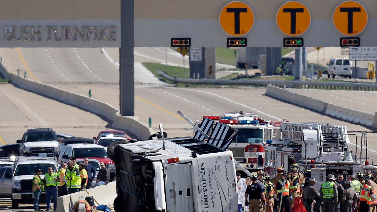 cheats/2013/04/11/two-killed-in-texas-bus-crash/130411-bus-crash-dallas-turnpike-cheat_ebnabu