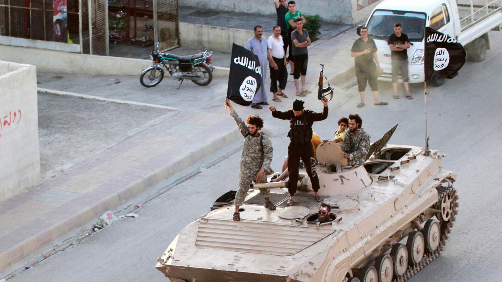 cheats/2016/03/04/spain-seizes-20k-isis-army-uniforms/160304-isis-spain-cheat_bnzlmk