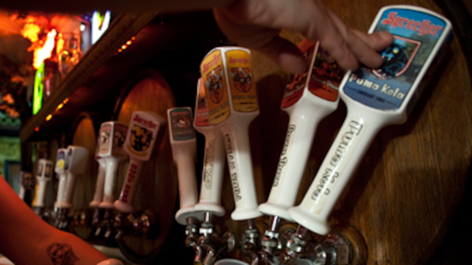 articles/2011/04/01/beer-tax-break-brews-bipartisanship/simendinger-beer-tax_170574_awjwem