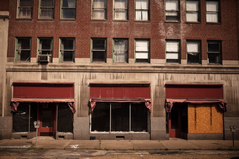 galleries/2014/09/21/america-s-fading-main-streets/140918-price-main8-tease_r0xnp8